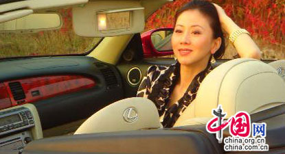 艺术家汤加丽香山演绎香车美人秀(组图)