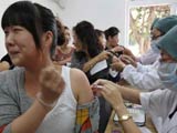 美女打甲流疫苗时的十种表情