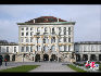 纽芬堡王宫坐落在德国慕尼黑的西郊，据说是德国境內最大的巴洛克式皇宮，最初是巴伐利亚选帝侯为感谢王后为他生了王储，在1644年下令建造的避暑行宫。经过之后君主的数次扩建，最终形成了目前的规模。中国网 赵娜摄影