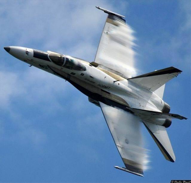 回放:人民空军成立60周年飞行表演