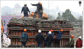 沪杭客专在建桥墩模板发生倒塌致1死5伤[组图]