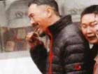 发哥路边吃肉串