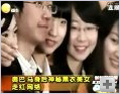 奥巴马身后神秘美女走红