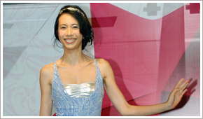 莫文蔚高调签约环球 花枝招展贵如皇后(图)