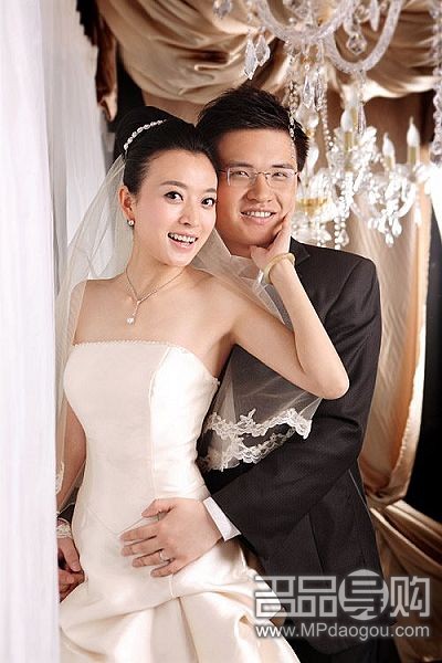 baby的中式和西式婚礼_中式婚纱和西式婚纱