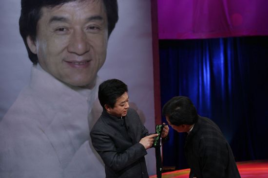  周润发 之后成龙《 艺术人生 》再显真性情[组图