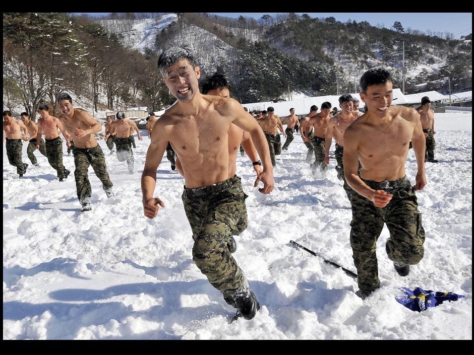 高清:韩特种部队浴雪奋战