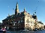 哥本哈根是丹麦的首都，也是最大的城市，至今已有近千年的建城史。哥本哈根市政厅，建于1815年。市政厅塔高105.6米，是哥本哈根市最高的建筑之一。 中国网 郑文华 摄影