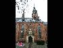 这是位于哥本哈根步行街上的圣灵教堂，建于1400年，是哥本哈根市最古老的教堂之一。 中国网 郑文华 摄影