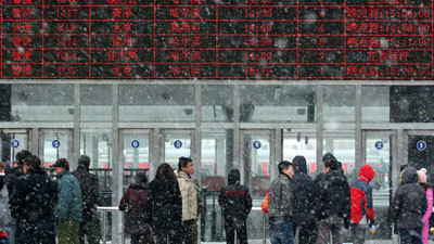 王松 哈尔滨火车站 归乡 雨雪天气 风雪 旅客出行 春运 火车回家 新华社 农民工