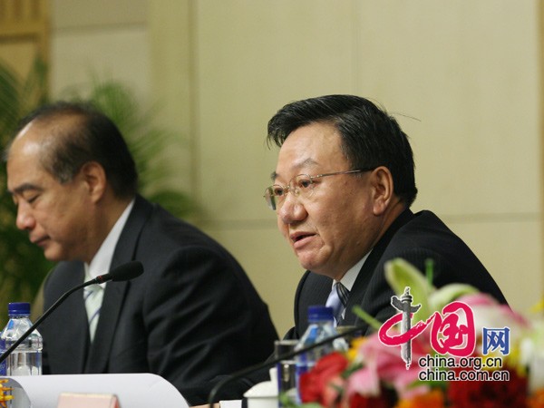 商务部负责人搞活流通促进消费集体采访 - 2