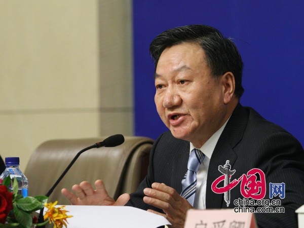 商务部负责人搞活流通促进消费集体采访 - 2