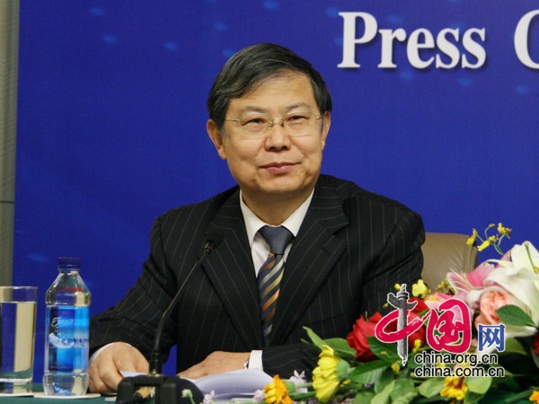 商务部负责人搞活流通促进消费集体采访 - 2