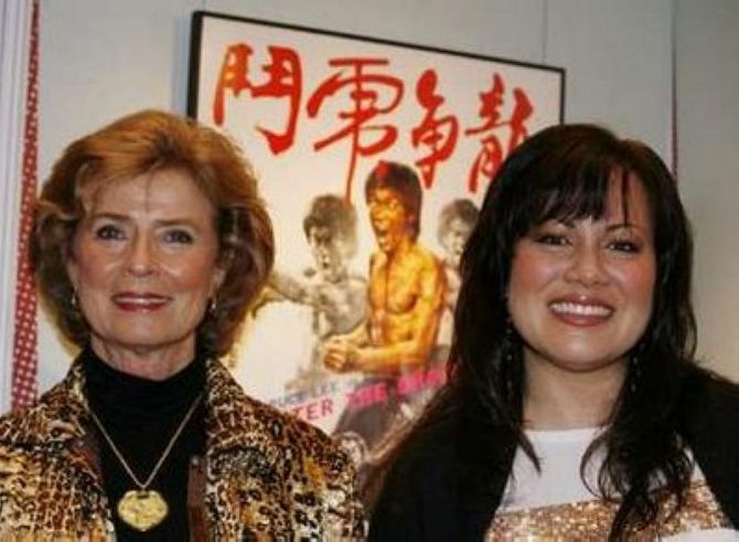 <em>李小龙</em>展香港揭幕 遗孀携<em>女儿</em>李香凝出席(组图