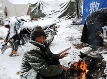 玉树降大雪 灾民保暖问题堪忧［组图］