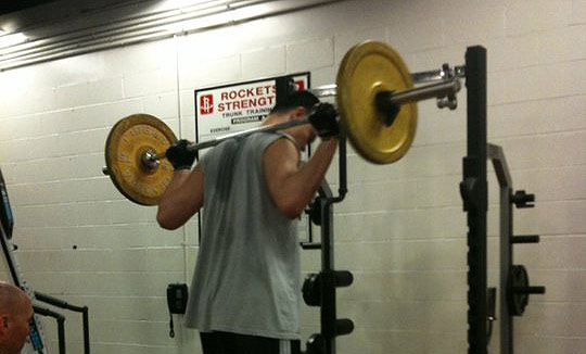 姚明微博自曝训练照片 举杠铃苦练力量复出准备_体育_中国网