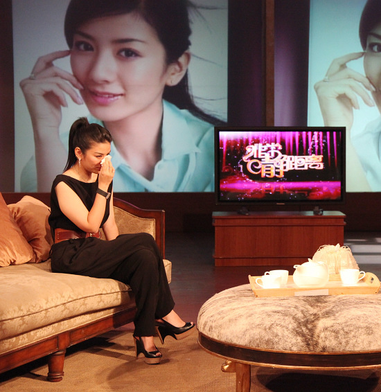 黄奕《非常静距离》首谈传闻 情绪失控哽咽不