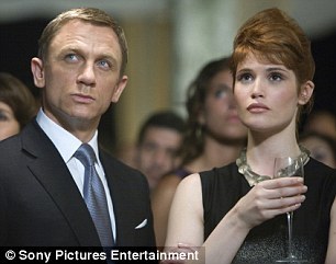 杰玛-阿特登在007电影《皇家赌场》中饰邦女郎