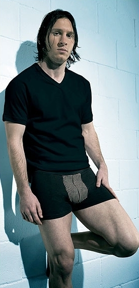 足球巨星搏性感 争相竞争大牌内衣代言人