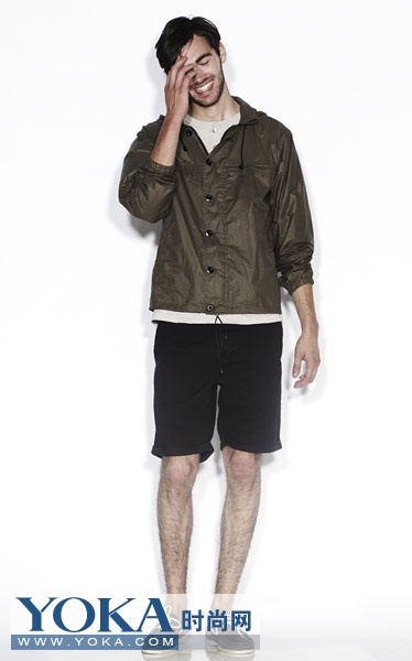 男<em>牛仔短裤</em>搭配图片 <em>90牛仔短裤美女图片</em>