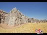 Sacsayhuamán es una fortaleza ceremonial inca ubicada dos kilómetros al norte de la ciudad de Cuzco. Se comenzó a construir durante el gobierno de Pachacútec, en el siglo XV; sin embargo, fue Huayna Cápac quien le dio el toque final en el siglo XVI. Desde la fortaleza, se observa una singular vista panorámica de los entornos, incluyendo la ciudad del Cusco. Fotos: Xiaoyong