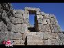 Sacsayhuamán es una fortaleza ceremonial inca ubicada dos kilómetros al norte de la ciudad de Cuzco. Se comenzó a construir durante el gobierno de Pachacútec, en el siglo XV; sin embargo, fue Huayna Cápac quien le dio el toque final en el siglo XVI. Desde la fortaleza, se observa una singular vista panorámica de los entornos, incluyendo la ciudad del Cusco. Fotos: Xiaoyong