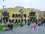 La Plaza Mayor o Plaza de Armas de Lima, sitio fundacional de la ciudad de Lima, capital del Perú, es el principal espacio público de la ciudad. Ubicada en el centro histórico de Lima, a su alrededor se encuentran los edificios del Palacio de Gobierno, la Catedral de Lima, el Palacio Arzobispal de Lima, el Palacio Municipal de Lima y del Club de la Unión. Fotos: Xiaoyong