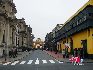 La Plaza Mayor o Plaza de Armas de Lima, sitio fundacional de la ciudad de Lima, capital del Perú, es el principal espacio público de la ciudad. Ubicada en el centro histórico de Lima, a su alrededor se encuentran los edificios del Palacio de Gobierno, la Catedral de Lima, el Palacio Arzobispal de Lima, el Palacio Municipal de Lima y del Club de la Unión. Fotos: Xiaoyong
