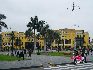 La Plaza Mayor o Plaza de Armas de Lima, sitio fundacional de la ciudad de Lima, capital del Perú, es el principal espacio público de la ciudad. Ubicada en el centro histórico de Lima, a su alrededor se encuentran los edificios del Palacio de Gobierno, la Catedral de Lima, el Palacio Arzobispal de Lima, el Palacio Municipal de Lima y del Club de la Unión. Fotos: Xiaoyong