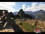 En el idioma de los indios Machu Picchu significa “montaña vieja”. A partir del siglo XVI, se divulgaron muchas leyendas sobre la ciudad sagrada de Machu Picchu, en particular porque nadie conocía su ubicación exacta y estaba envuelta en misterio. En el año 1911, Hiram Bingham, un profesor norteamericano de historia, descubrió entre las elevadas montañas las ruinas de la ciudad. Fotos: Xiaoyong