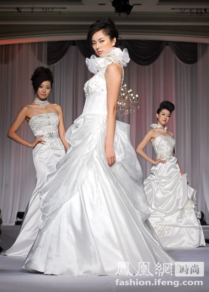 设计师的婚纱_中国顶级婚纱设计师(2)