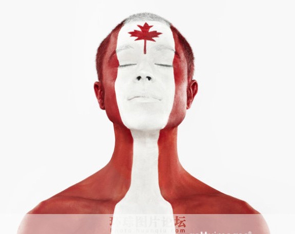 令人惊叹的人体国旗式彩绘