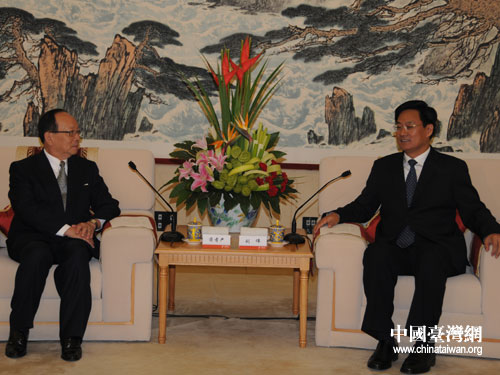 中共山东省委副书记刘伟会见国民党副主席蒋孝