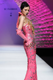 女王降临 SCFASHION·祁刚2011春夏时装发布会