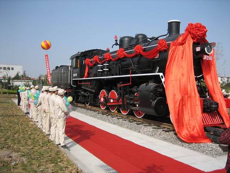 新中国第1台蒸汽机车八一号回到青岛
