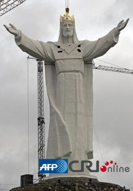 51米波兰世界最高耶稣雕像正式揭幕