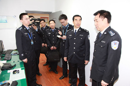 公安部出入境管理局郑百岗局长莅临北京边检总