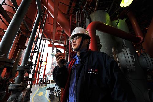 80后海上石油工人建筑蓝色梦想