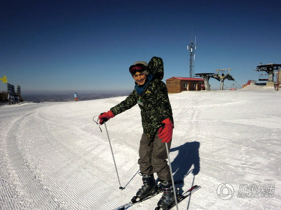 何家劲曝泳装写真秀身材