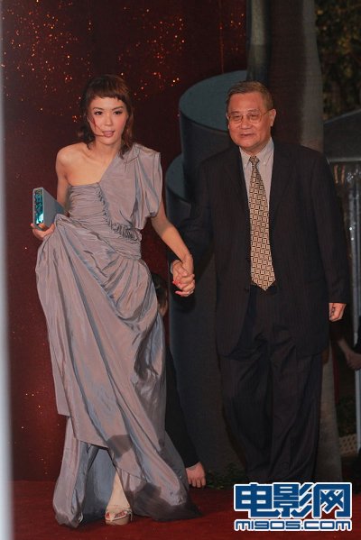 组图:香港金像奖红毯秀 谢霆锋张柏芝夫妻档示