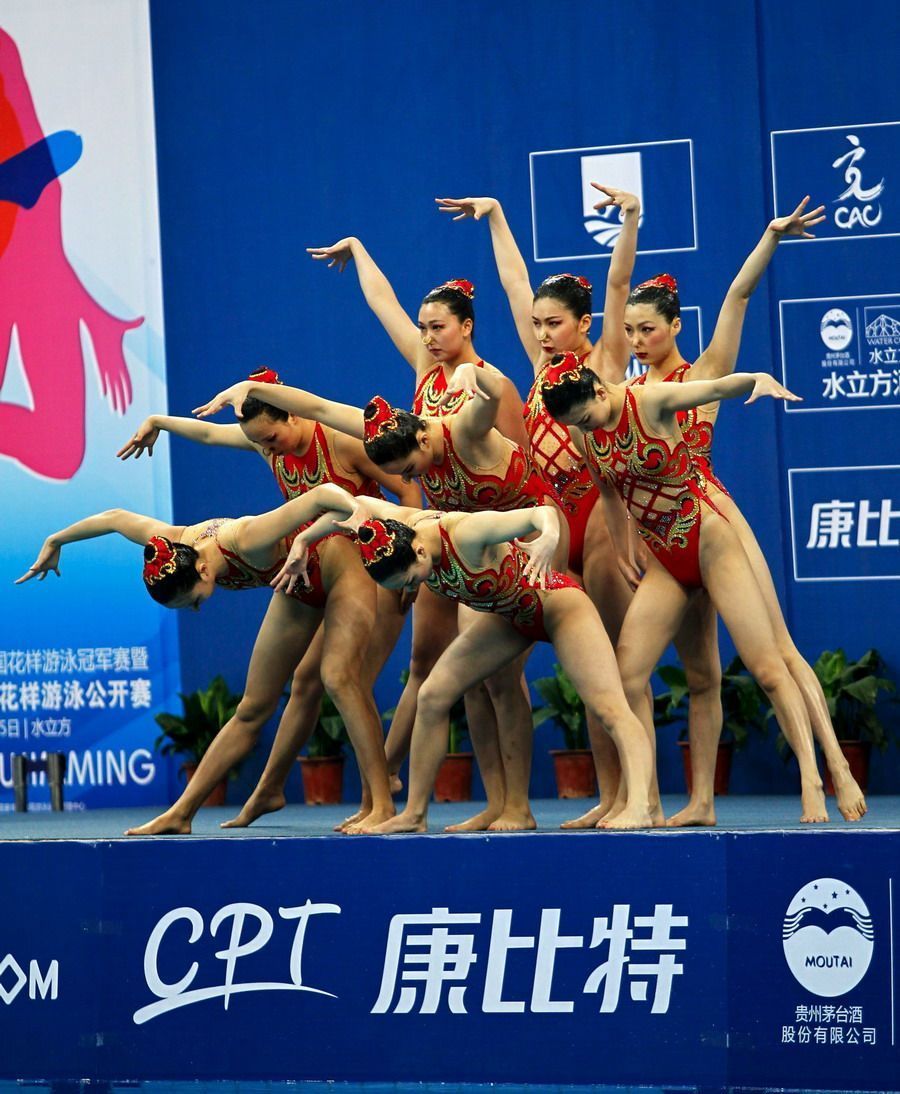 中国游泳冠军赛 花样游泳美女水下美丽绽放[图