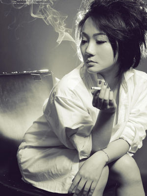 吸烟导致痛经促使<em>绝经提前</em> <em>女人</em>吸烟危害大_中