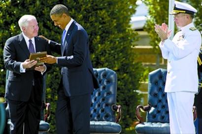 美国：奥巴马向盖茨颁发总统自由勋章