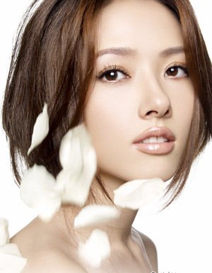 美女最关心 让<em>头发</em>柔亮<em>顺滑</em>的干发方法(图)_资