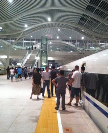 京滬高鐵一列車故障停運致11趟列車晚點 已恢復