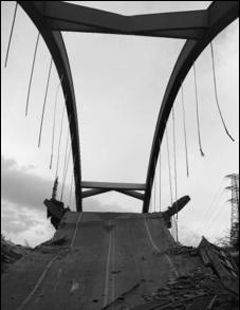 标志性大桥的“标志性”垮掉