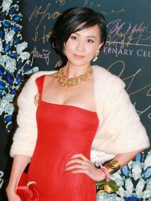 女星穿衣 告诉你40岁<em>女人怎么</em>搭配<em>不显老</em>(组图