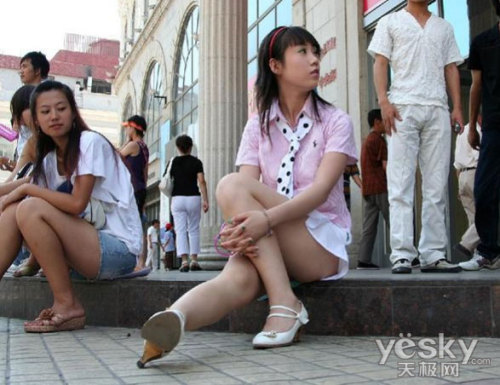 人体艺术模特张筱雨写真:挖掘男人的疯狂(图)