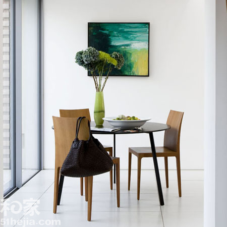 梦之色彩，我婆婆餐桌上的白色与红色之花——解梦之旅