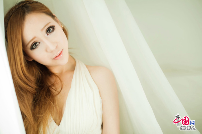 性感诱惑的90后绝色小美女图片